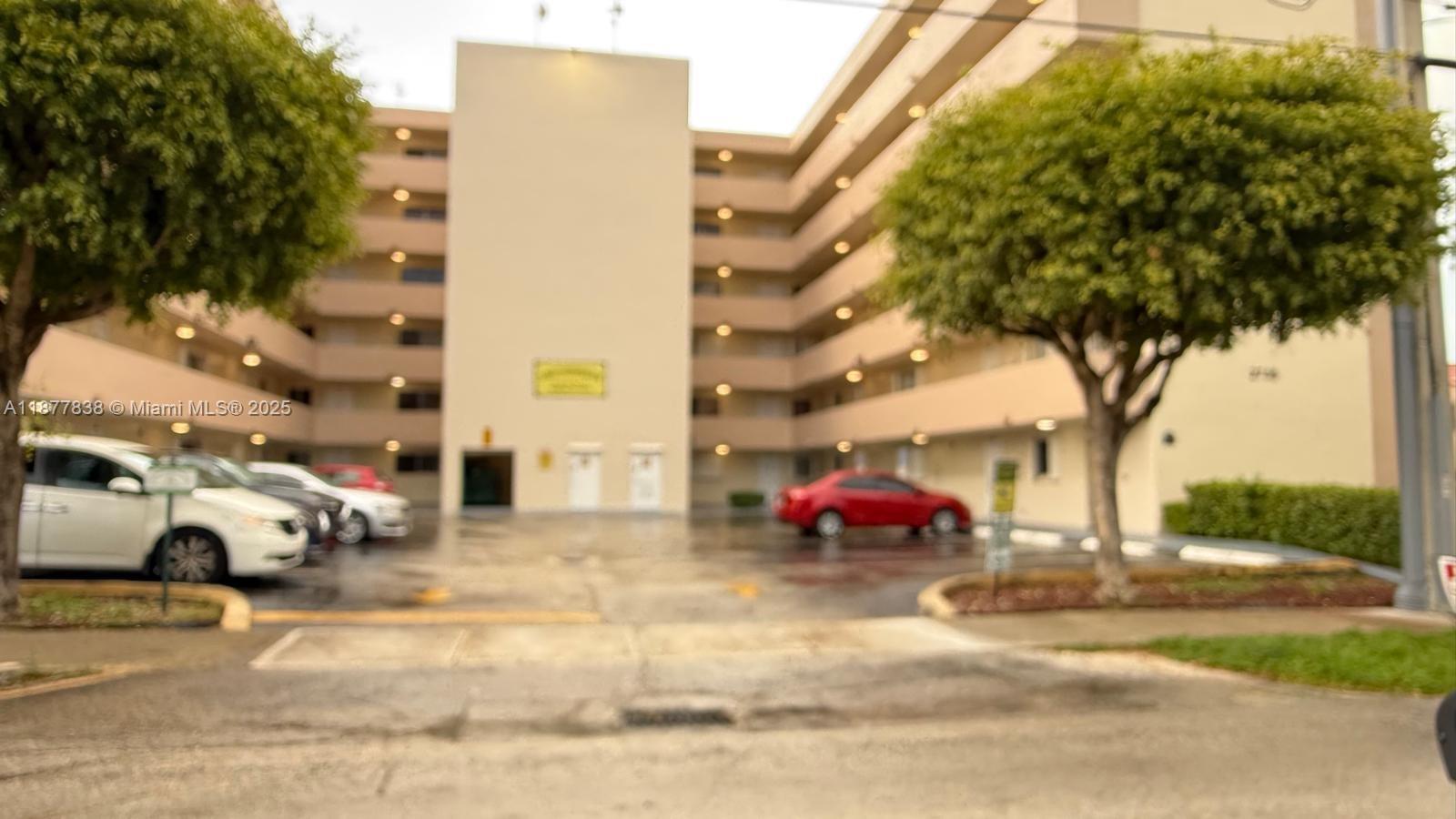 2735 W 52nd St #104