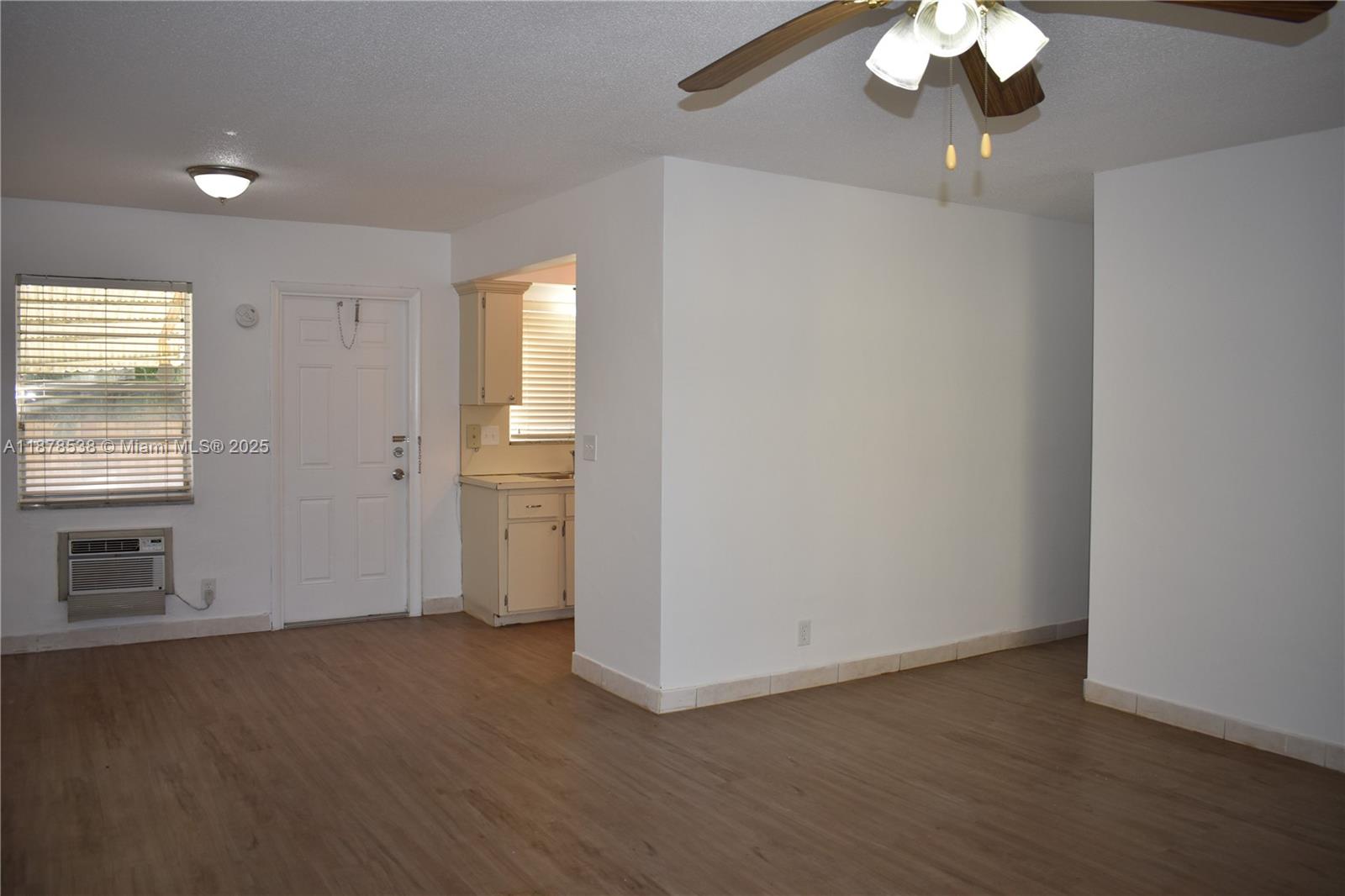 5400 Hollywood Blvd #4