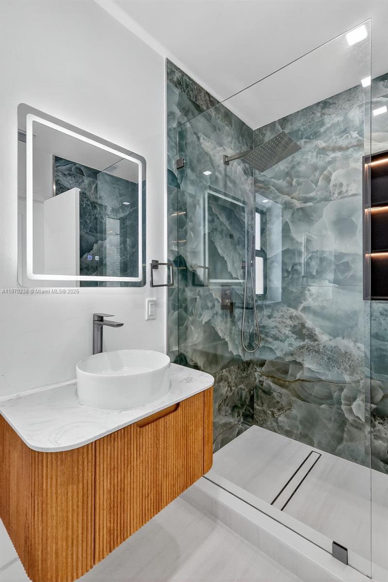 240 NW 146th St Miami, FL 33168