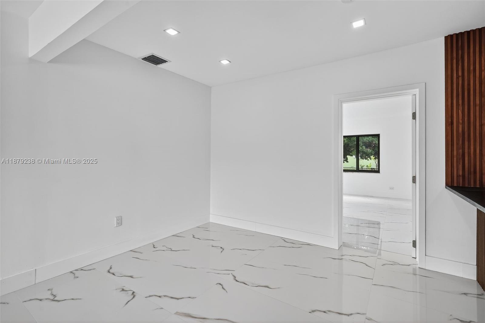 240 NW 146th St Miami, FL 33168