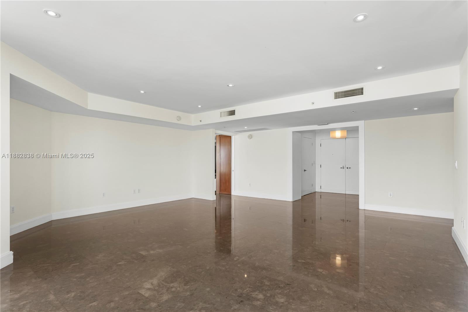 image Trump Royale Condo9
