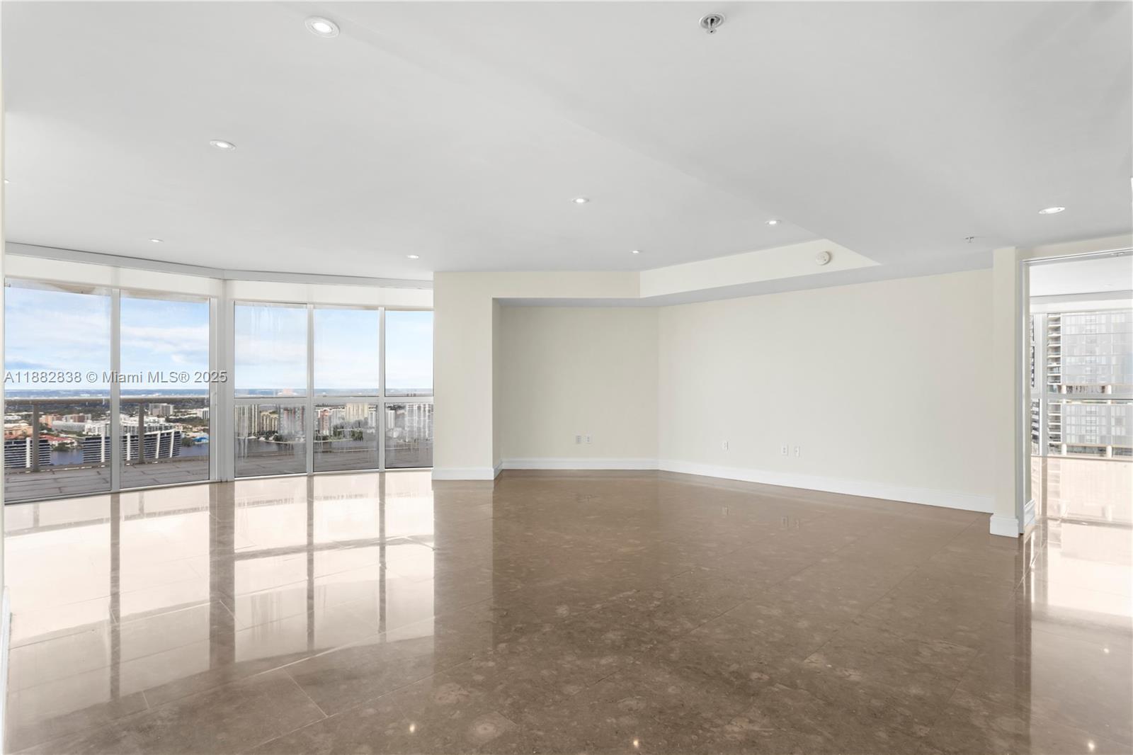 image Trump Royale Condo10