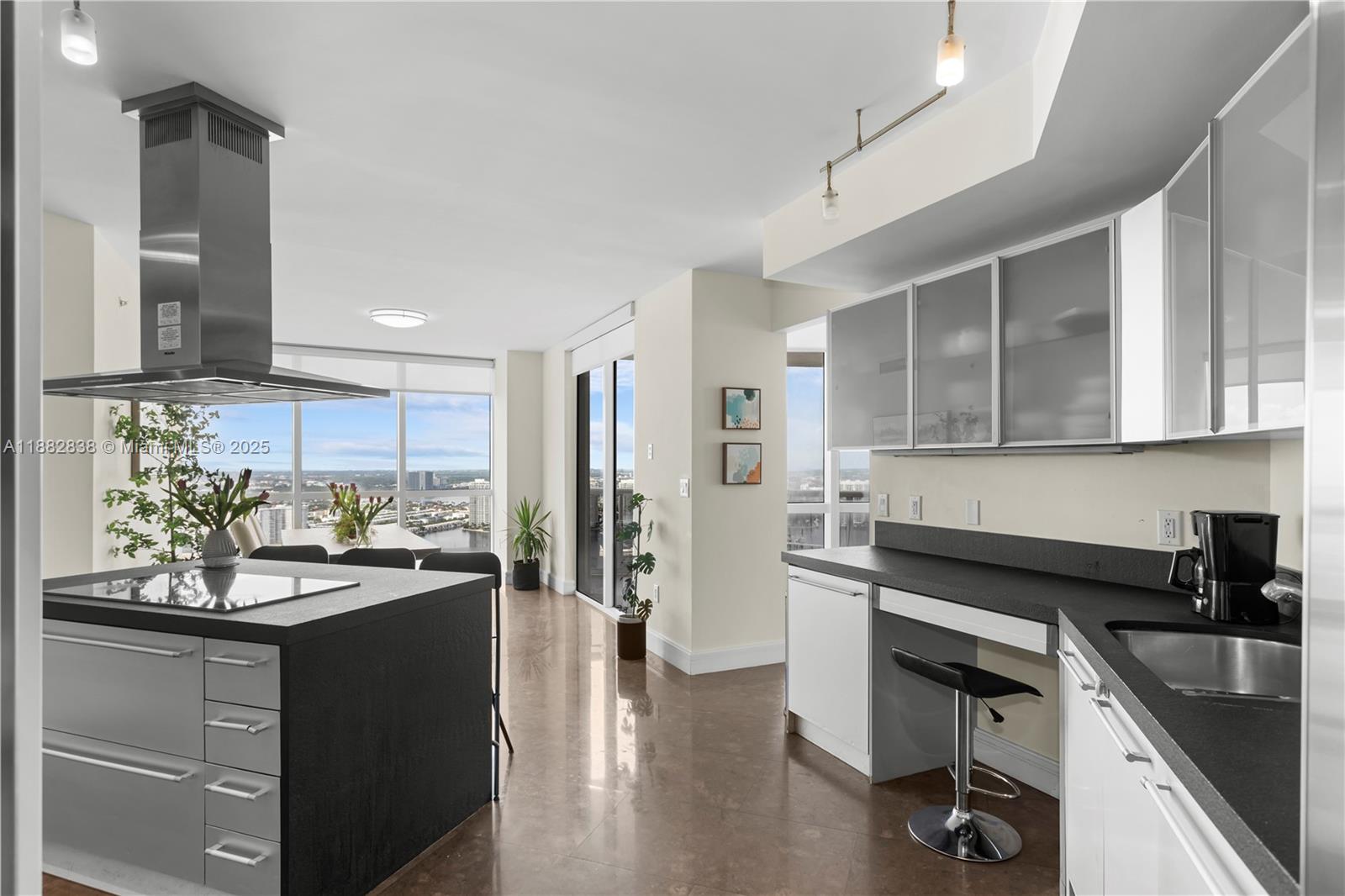 image Trump Royale Condo12