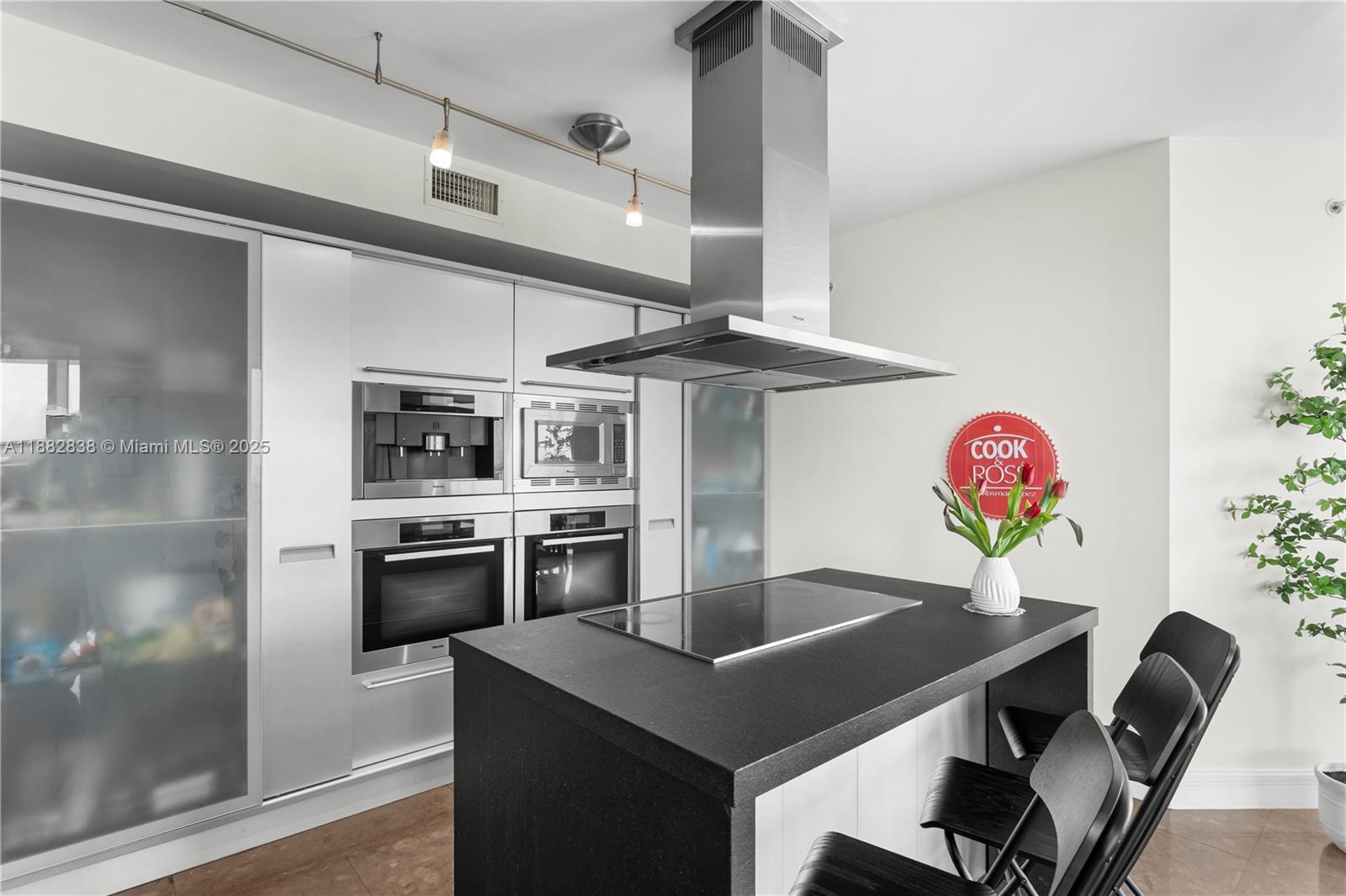 image Trump Royale Condo14
