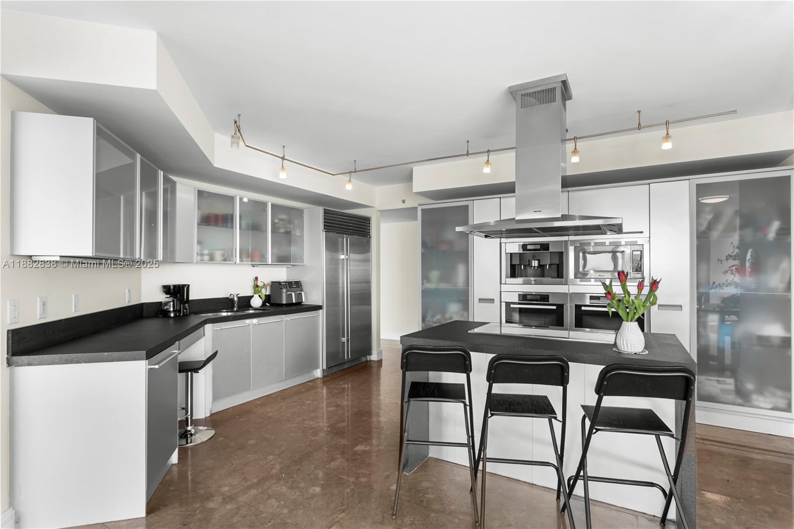 image Trump Royale Condo15