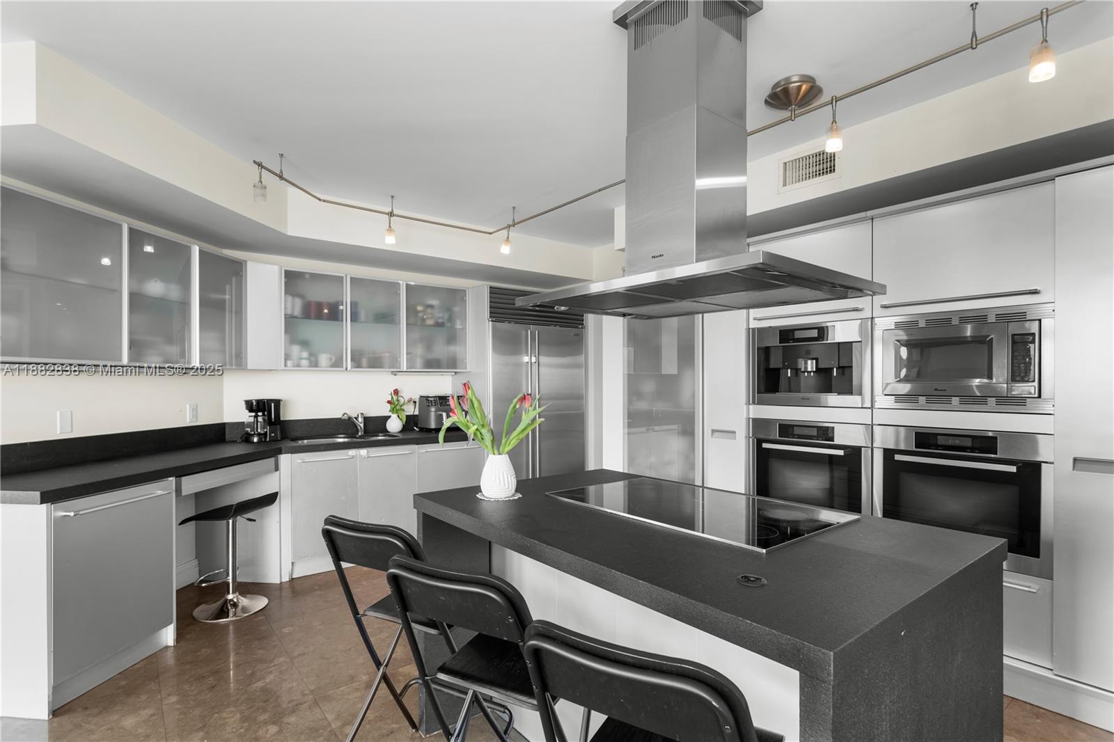image Trump Royale Condo16