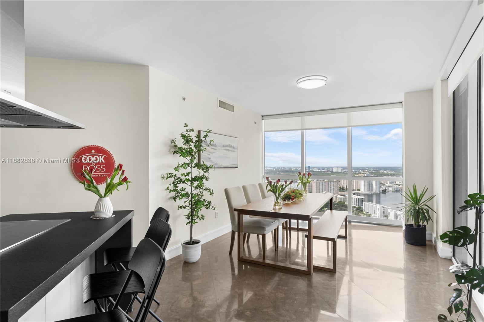 image Trump Royale Condo18