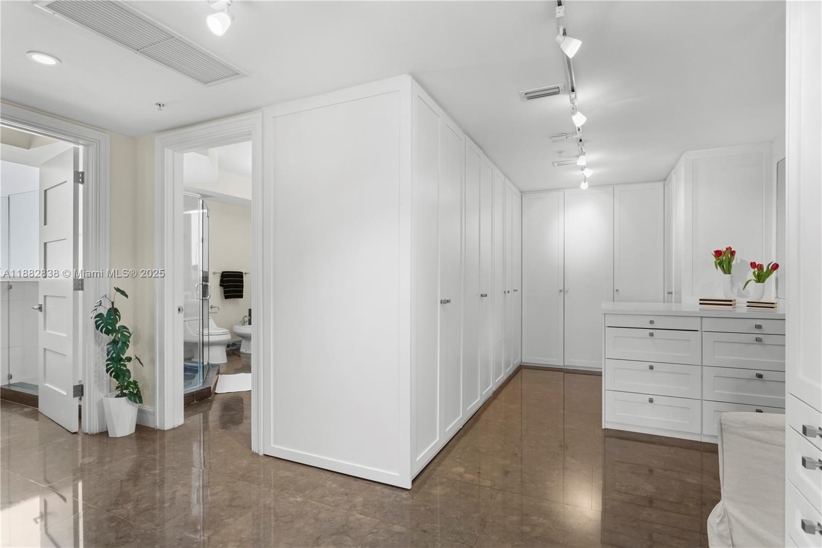 image Trump Royale Condo27
