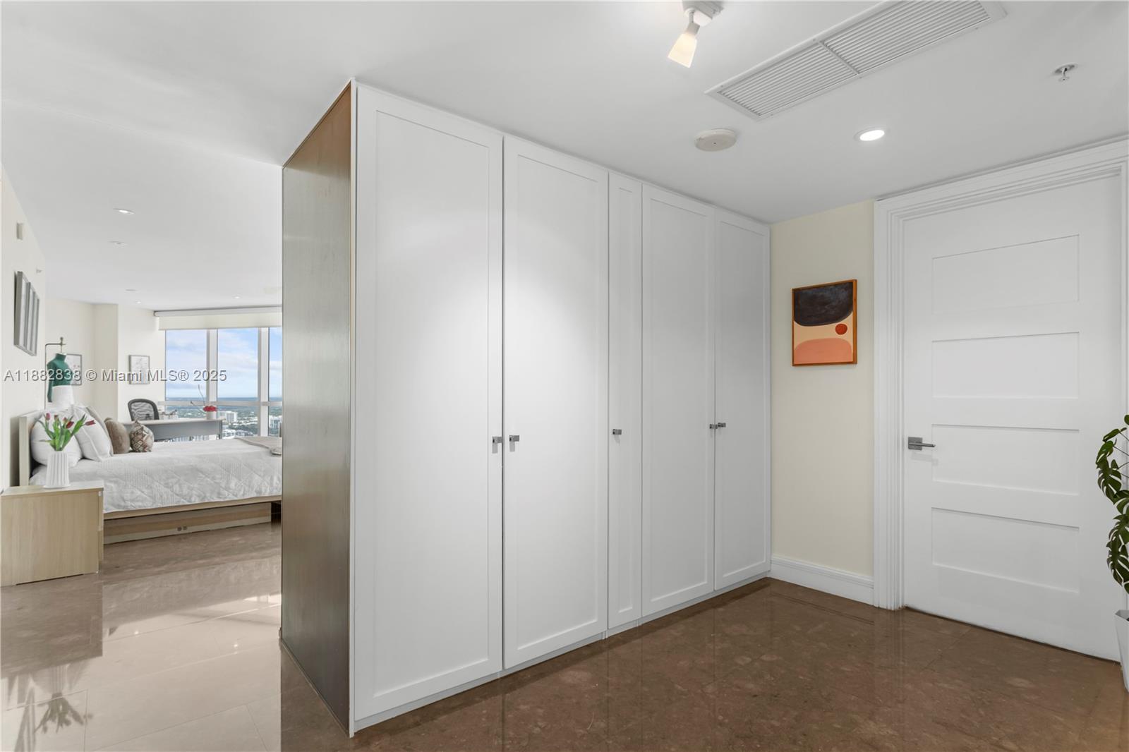 image Trump Royale Condo28