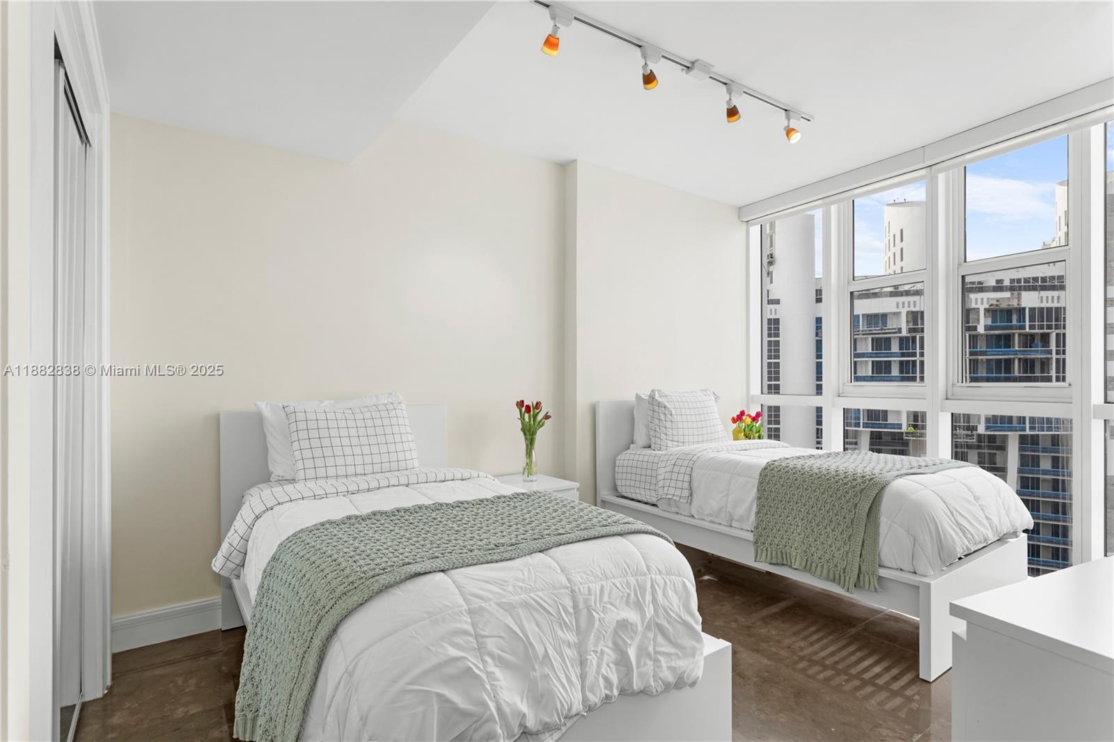 image Trump Royale Condo33
