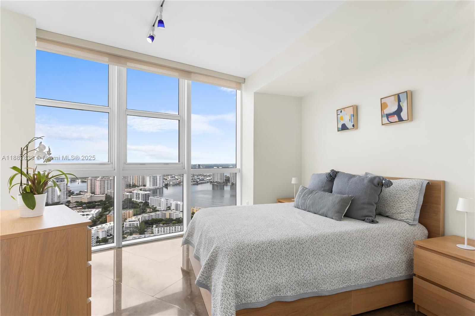 image Trump Royale Condo37