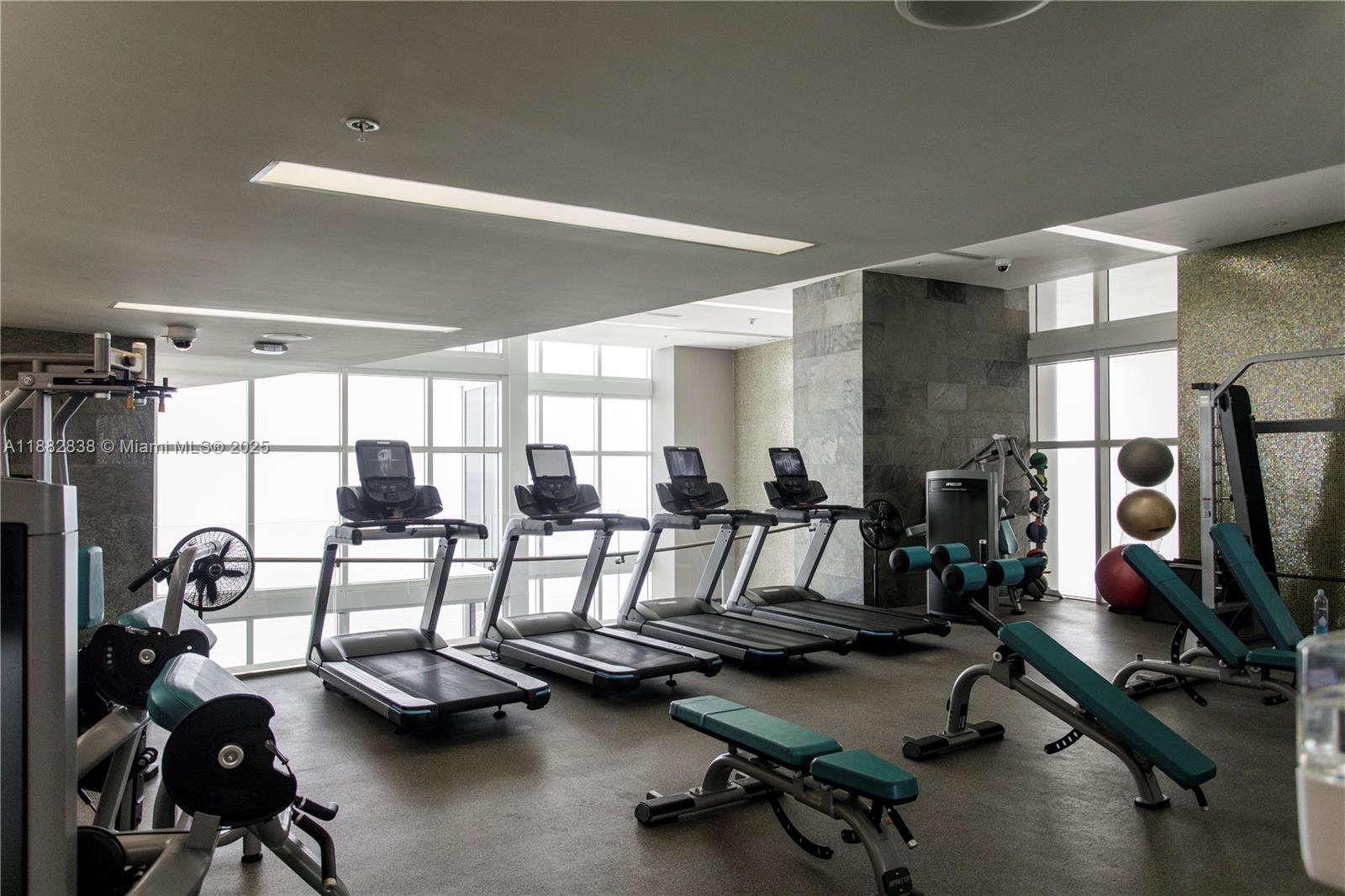 image Trump Royale Condo39