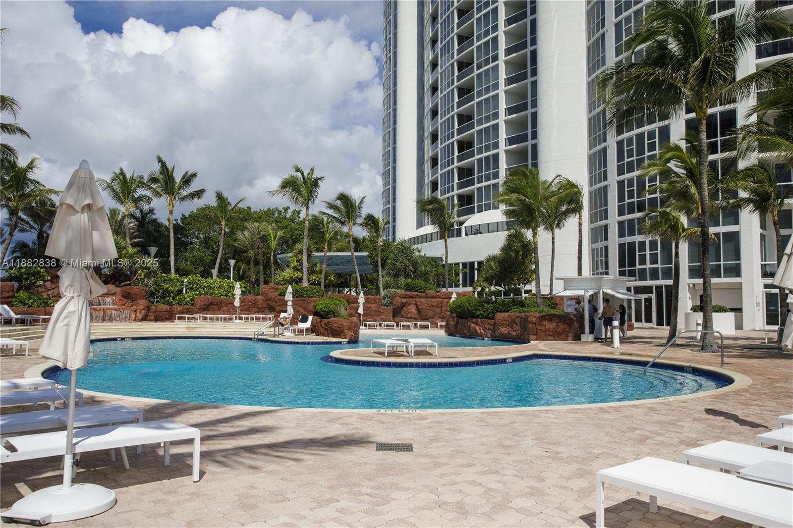 image Trump Royale Condo44