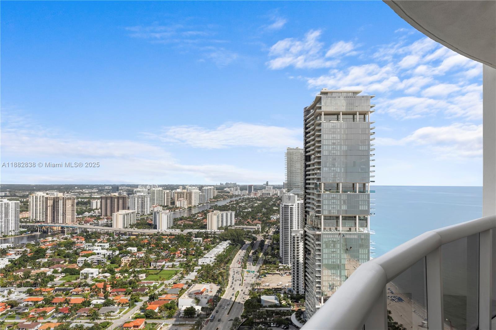 image Trump Royale Condo4