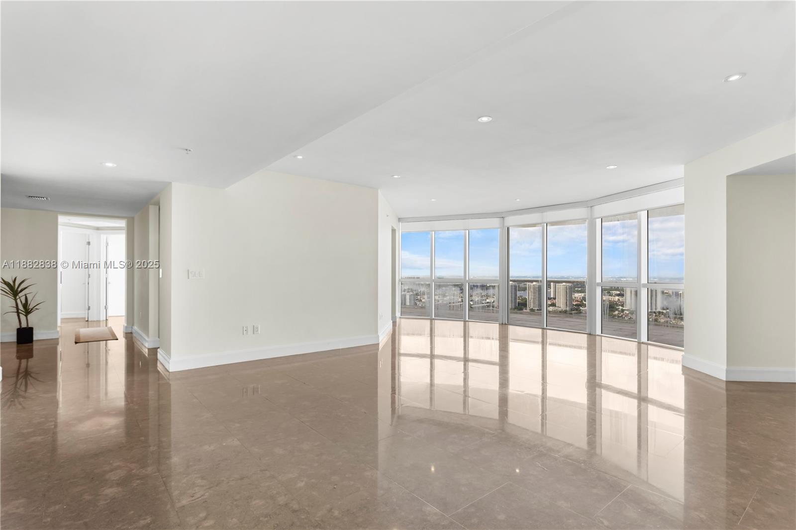 image Trump Royale Condo6