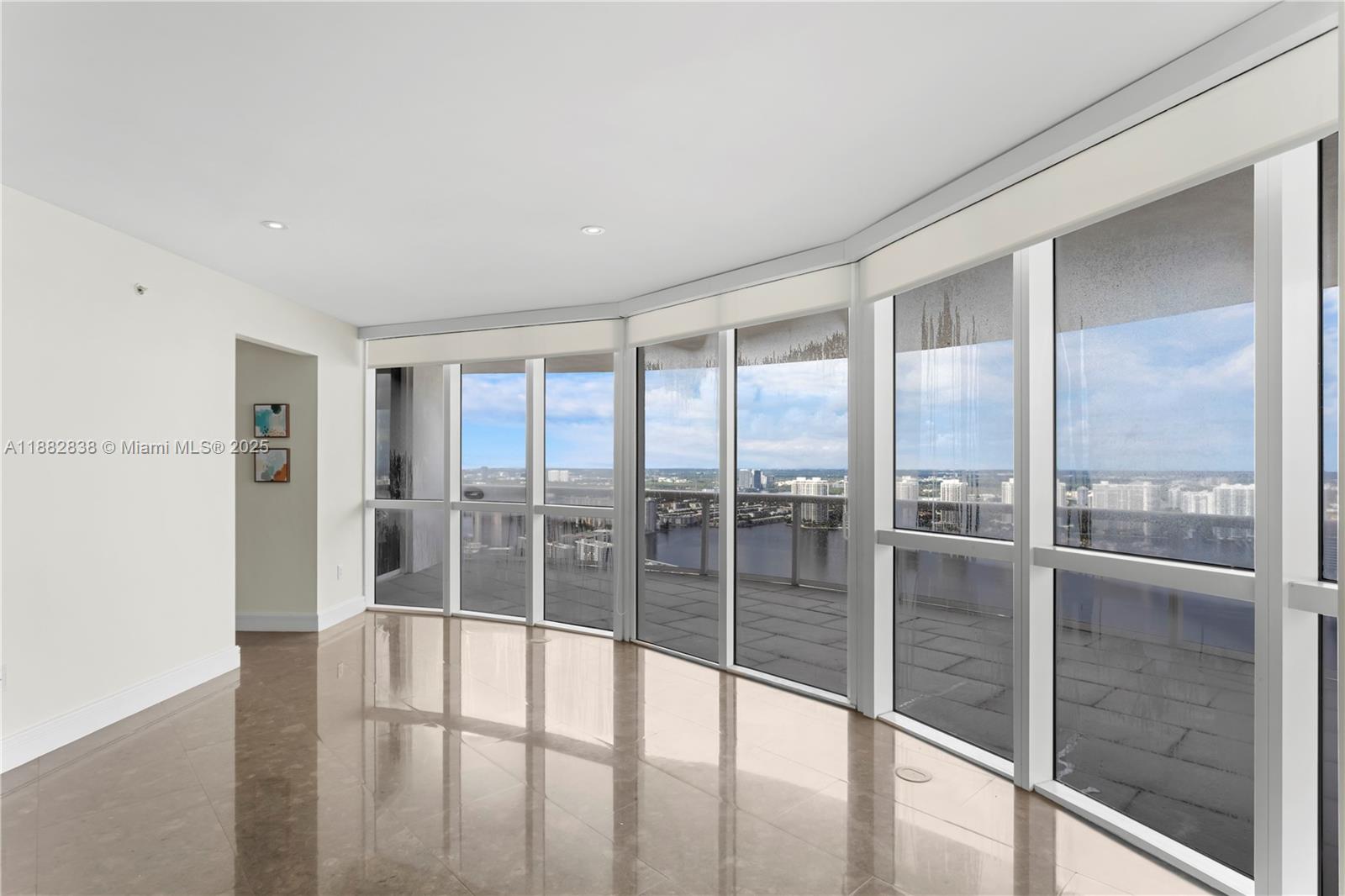 image Trump Royale Condo7