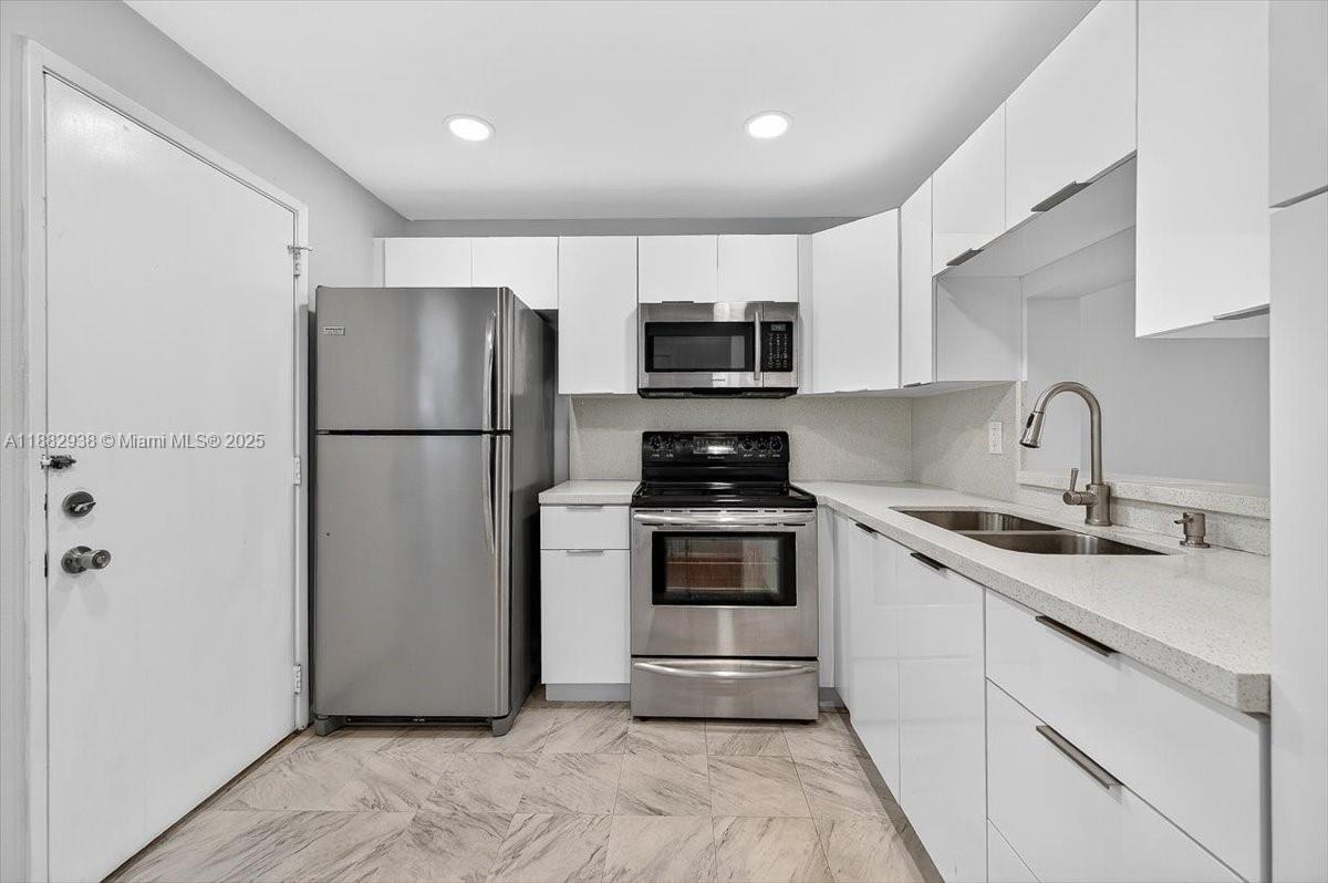 1000 NE 12th Ave #304