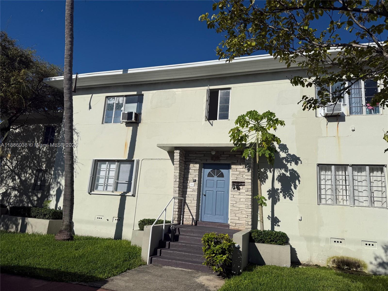 8340 Crespi Blvd #18