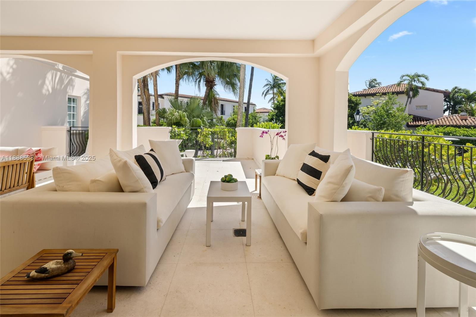 19216 Fisher Is Dr #19216 Miami Beach, FL 33109