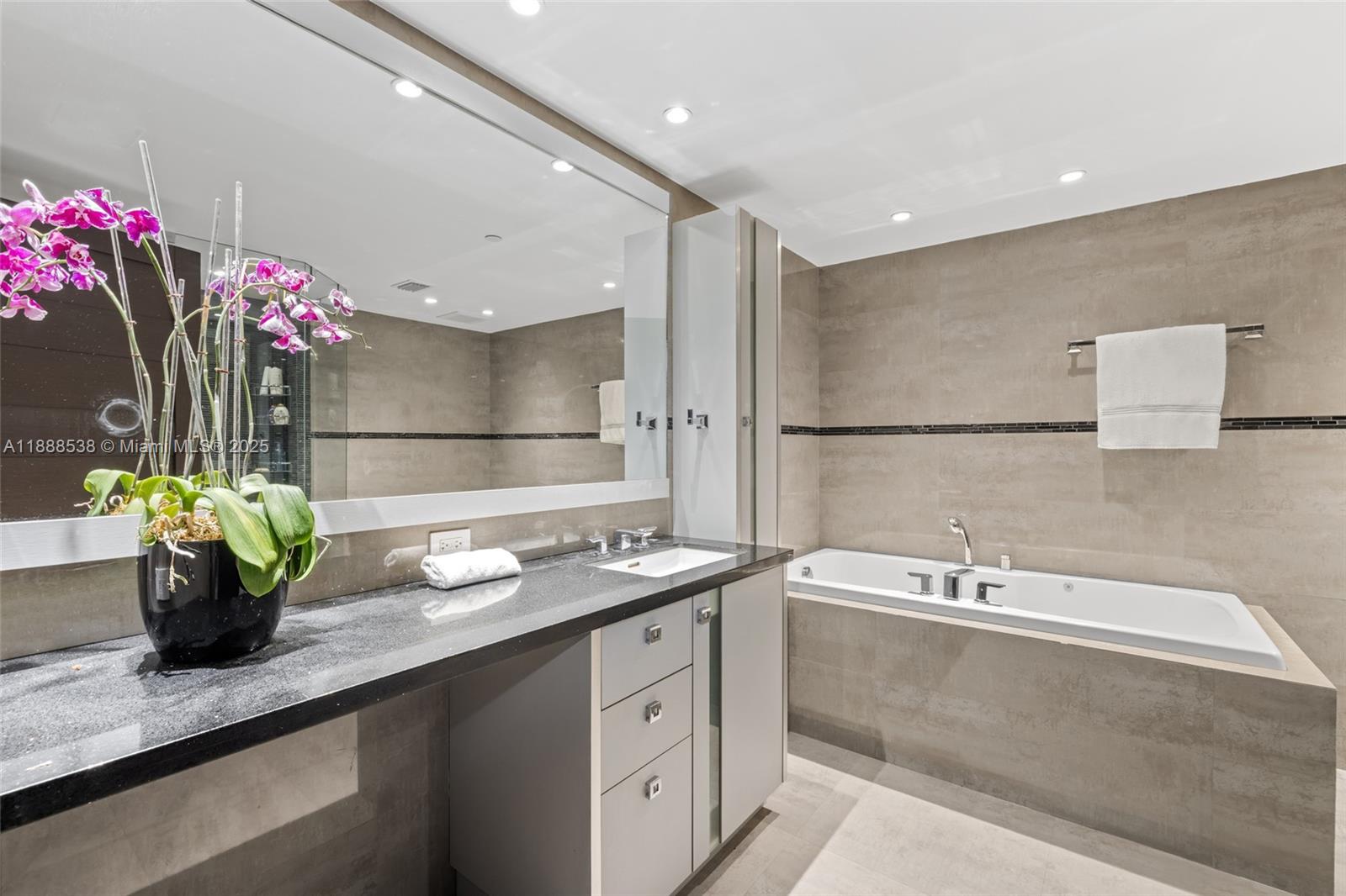 19216 Fisher Is Dr #19216 Miami Beach, FL 33109