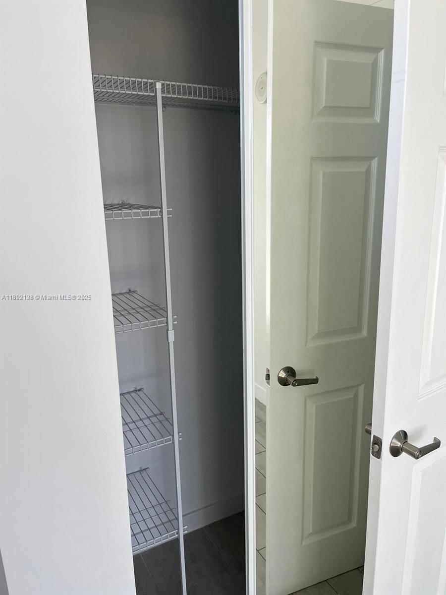 image 26 Edgewater Condo17