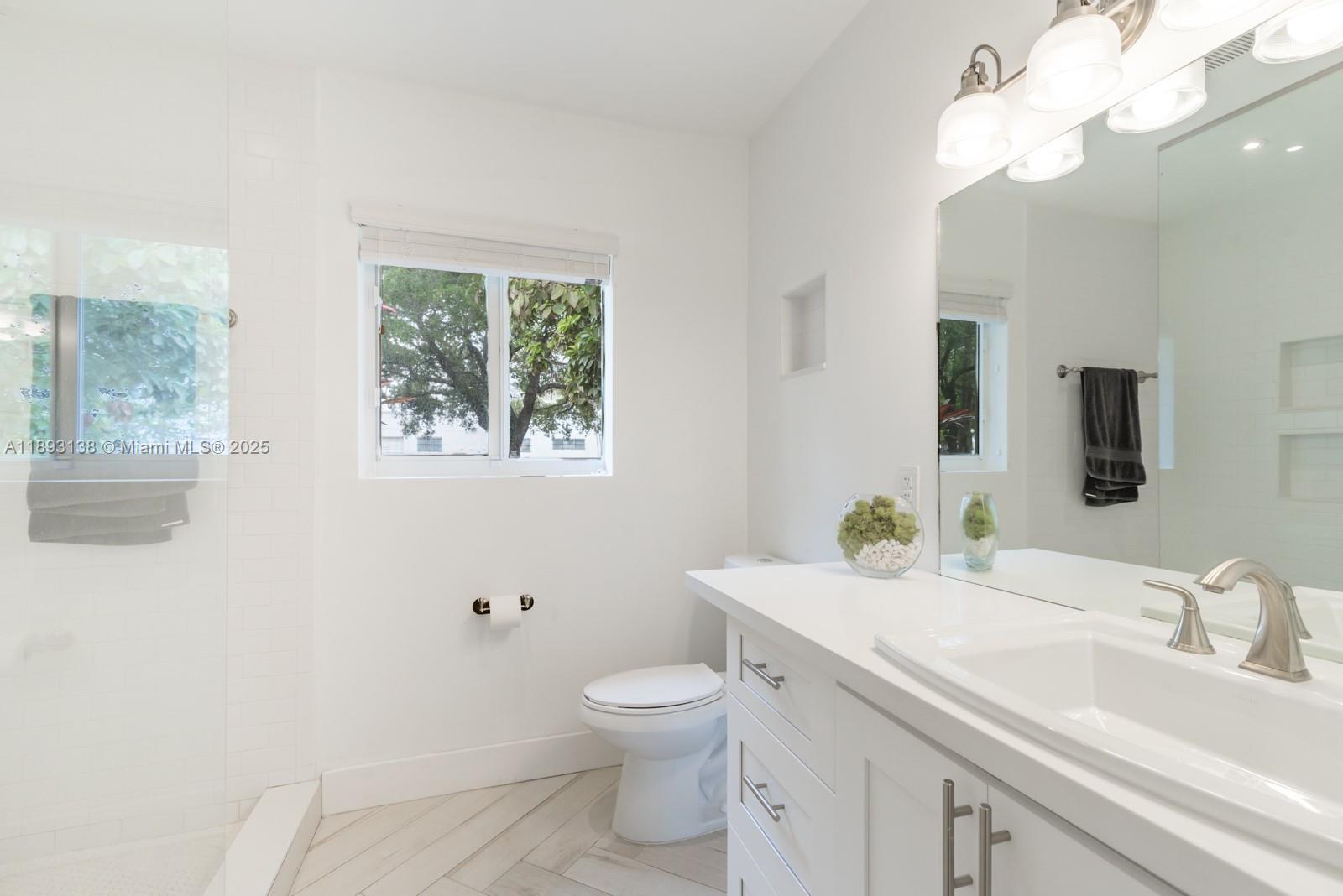 44 NW 40th St Miami, FL 33127