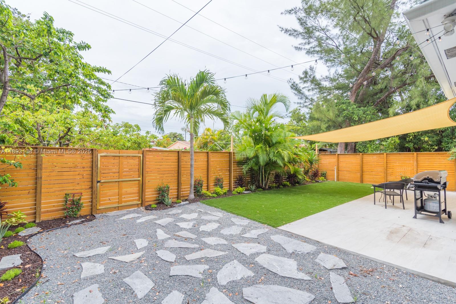 44 NW 40th St Miami, FL 33127