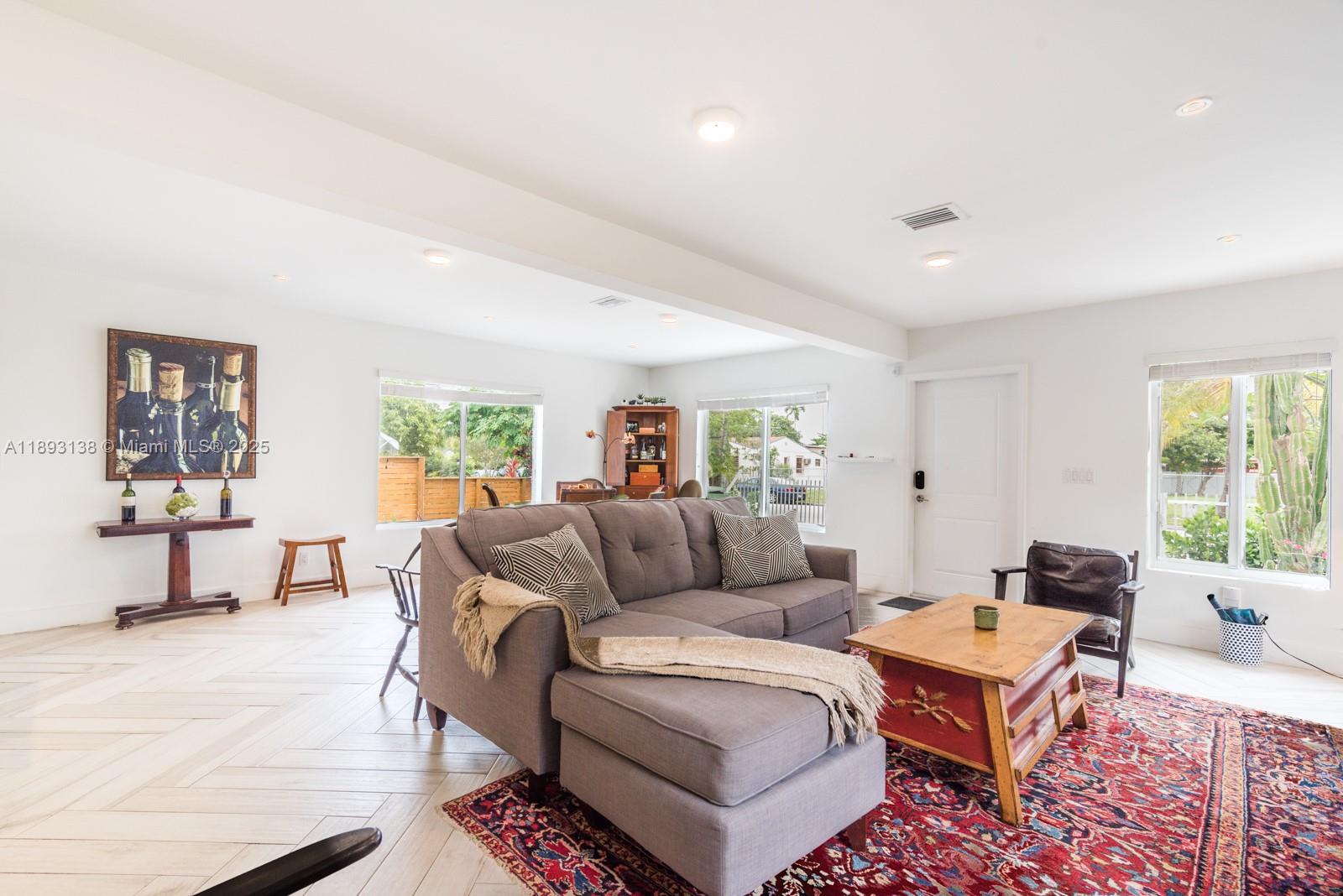 44 NW 40th St Miami, FL 33127