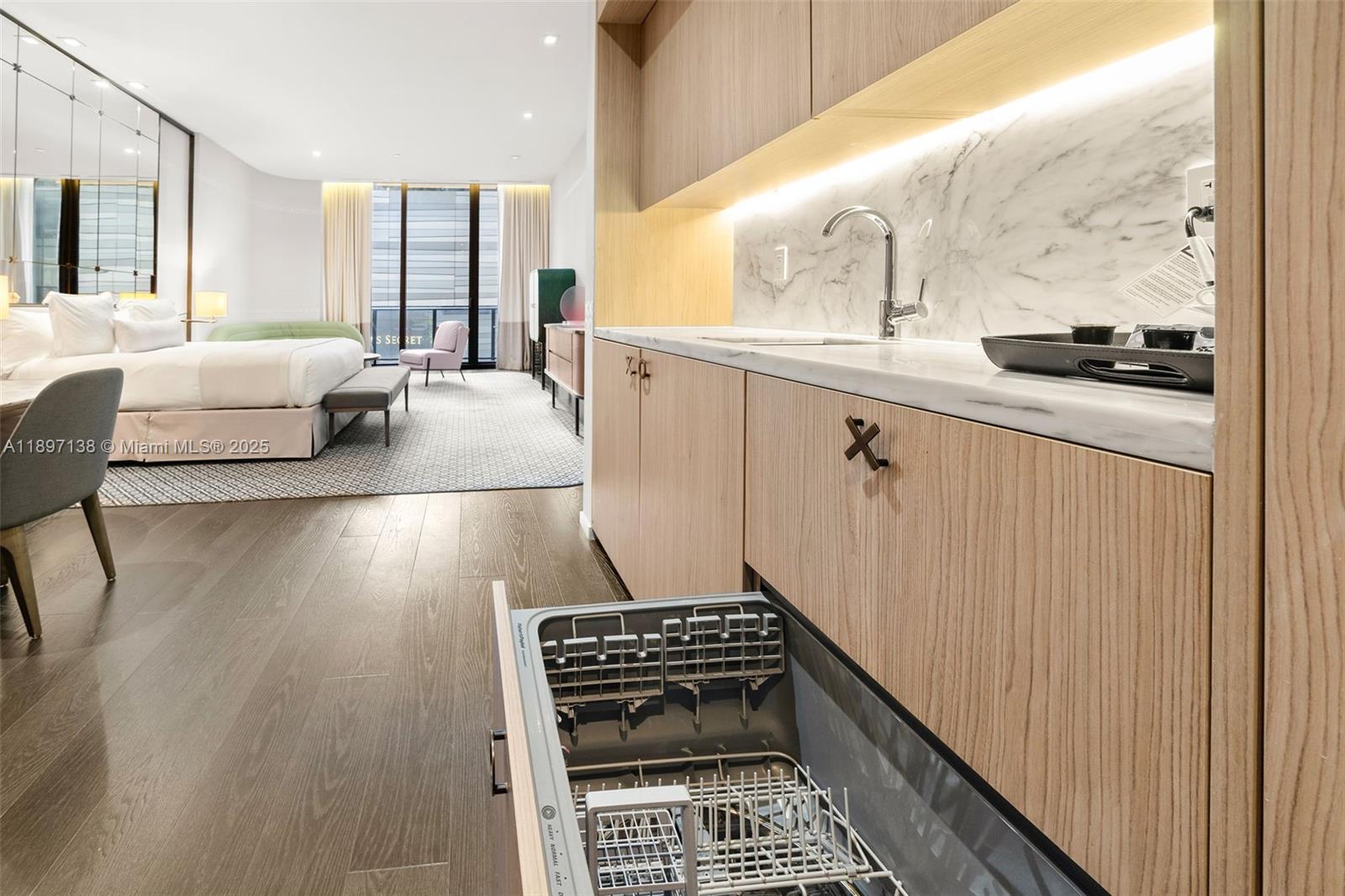 image Sls Lux Brickell11