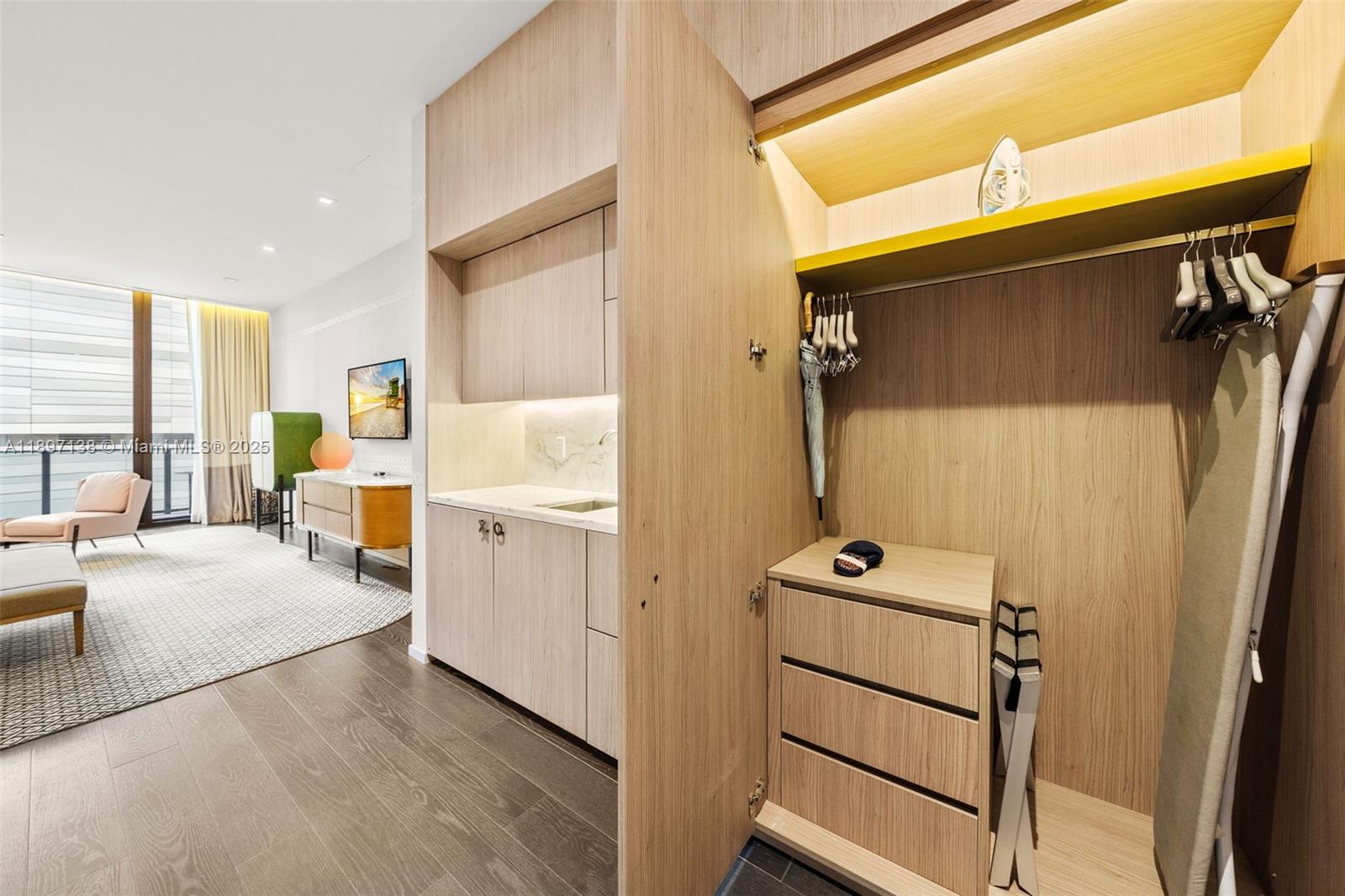 image Sls Lux Brickell12