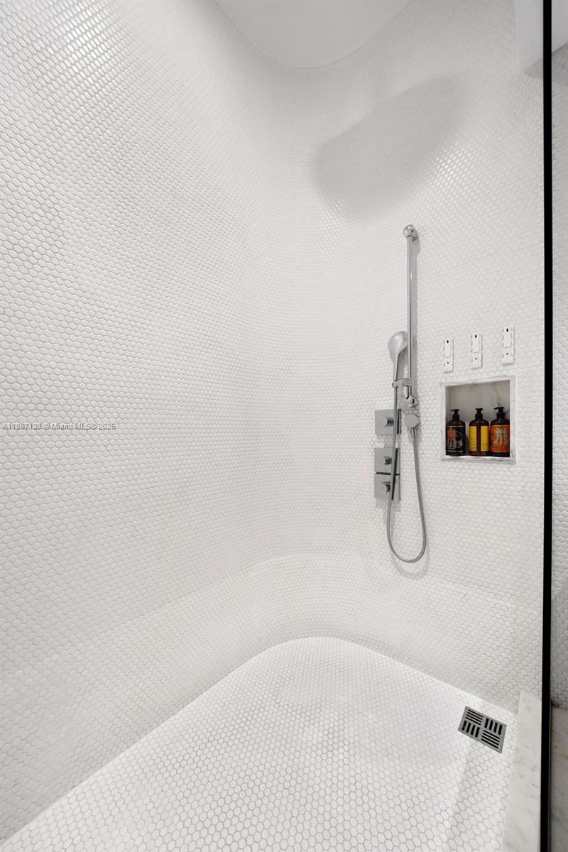 image Sls Lux Brickell15