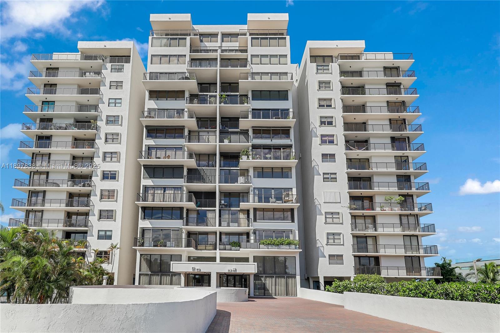 801 N Venetian Dr #903