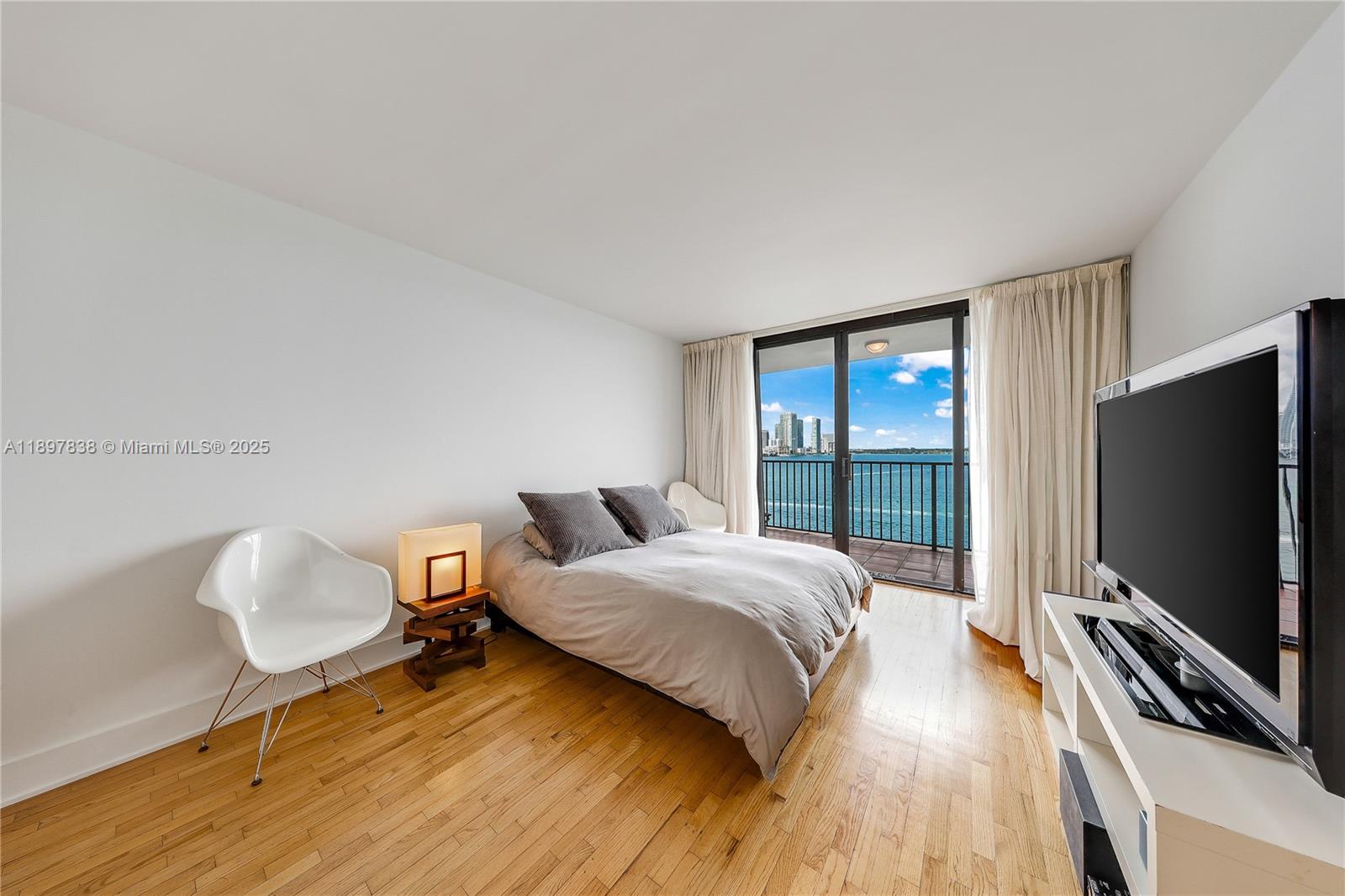 801 N Venetian Dr #903 Miami, FL 33139