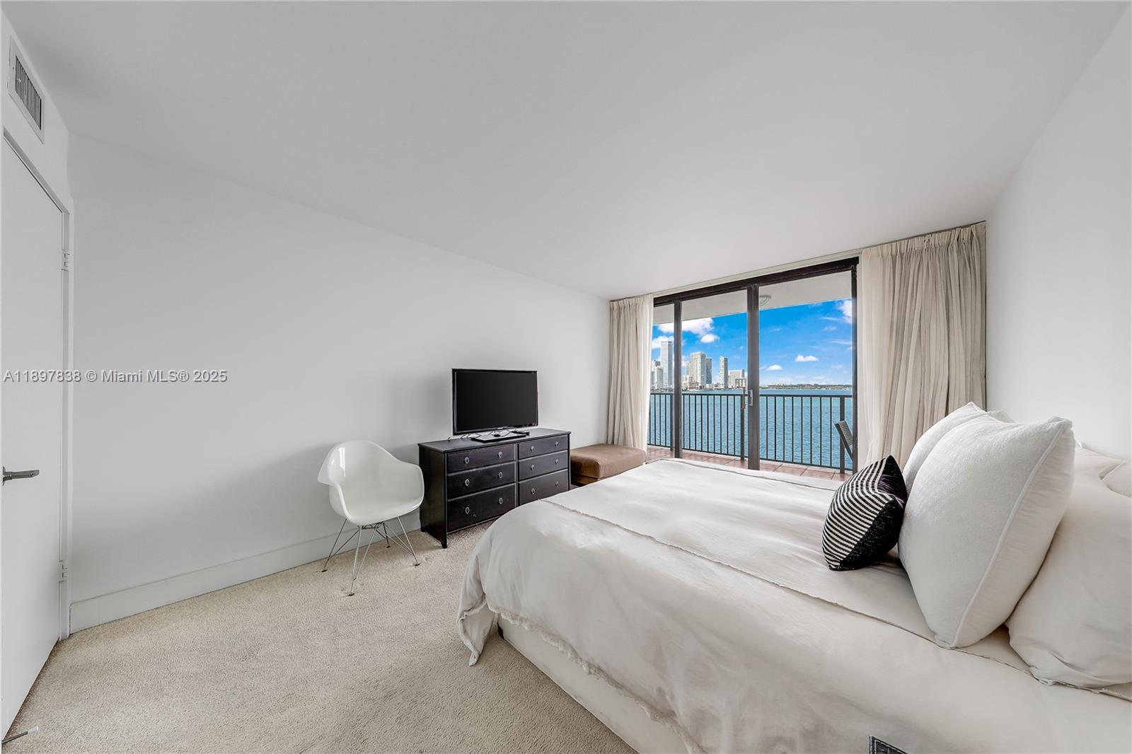 801 N Venetian Dr #903 Miami, FL 33139