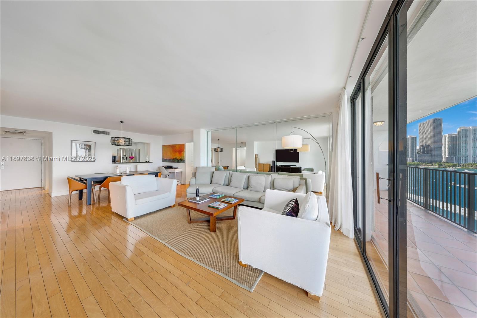 801 N Venetian Dr #903 Miami, FL 33139