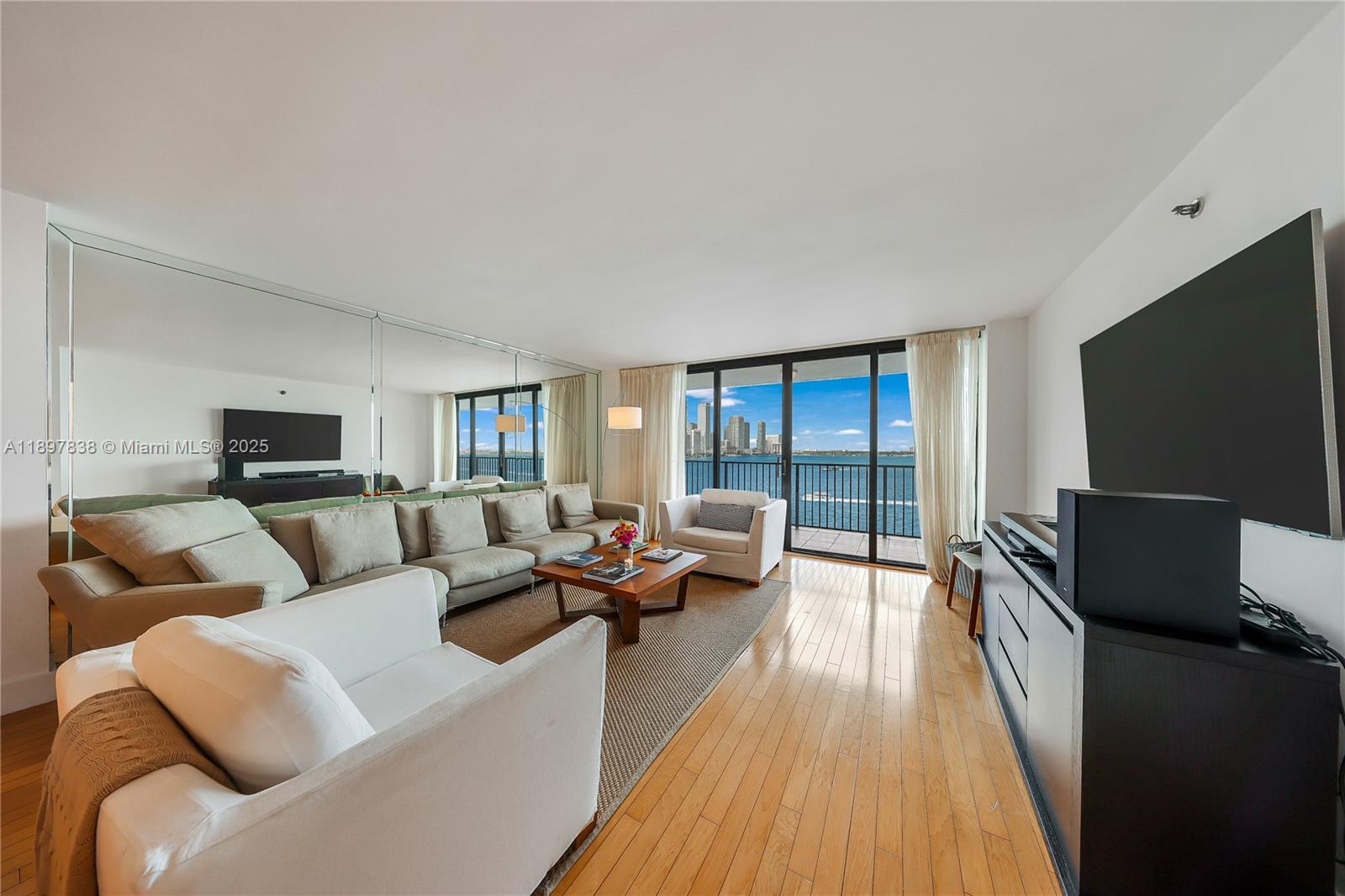 801 N Venetian Dr #903 Miami, FL 33139