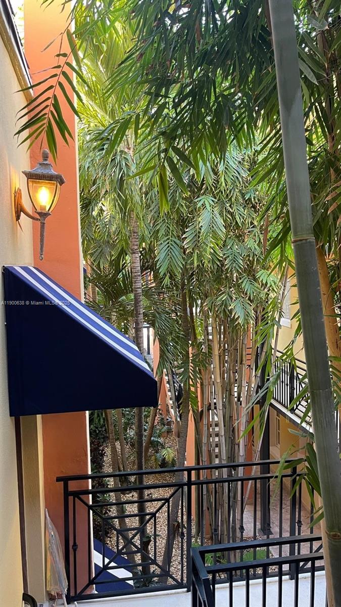 4812 Pine Tree Dr #204