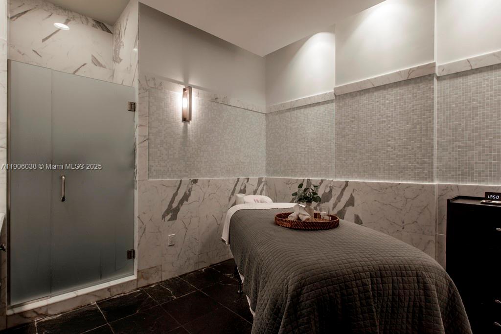 5959 Collins Ave #807 Miami Beach, FL 33140