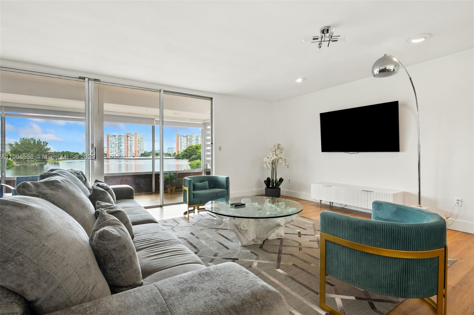 1350 NE 191st St #B307