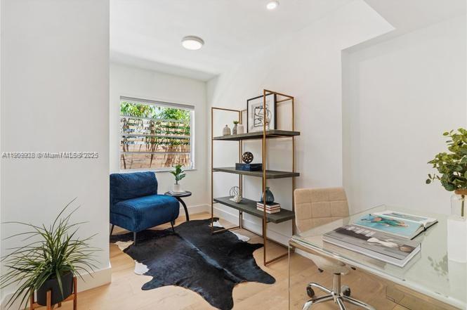 1033 W 47th St Miami Beach, FL 33140