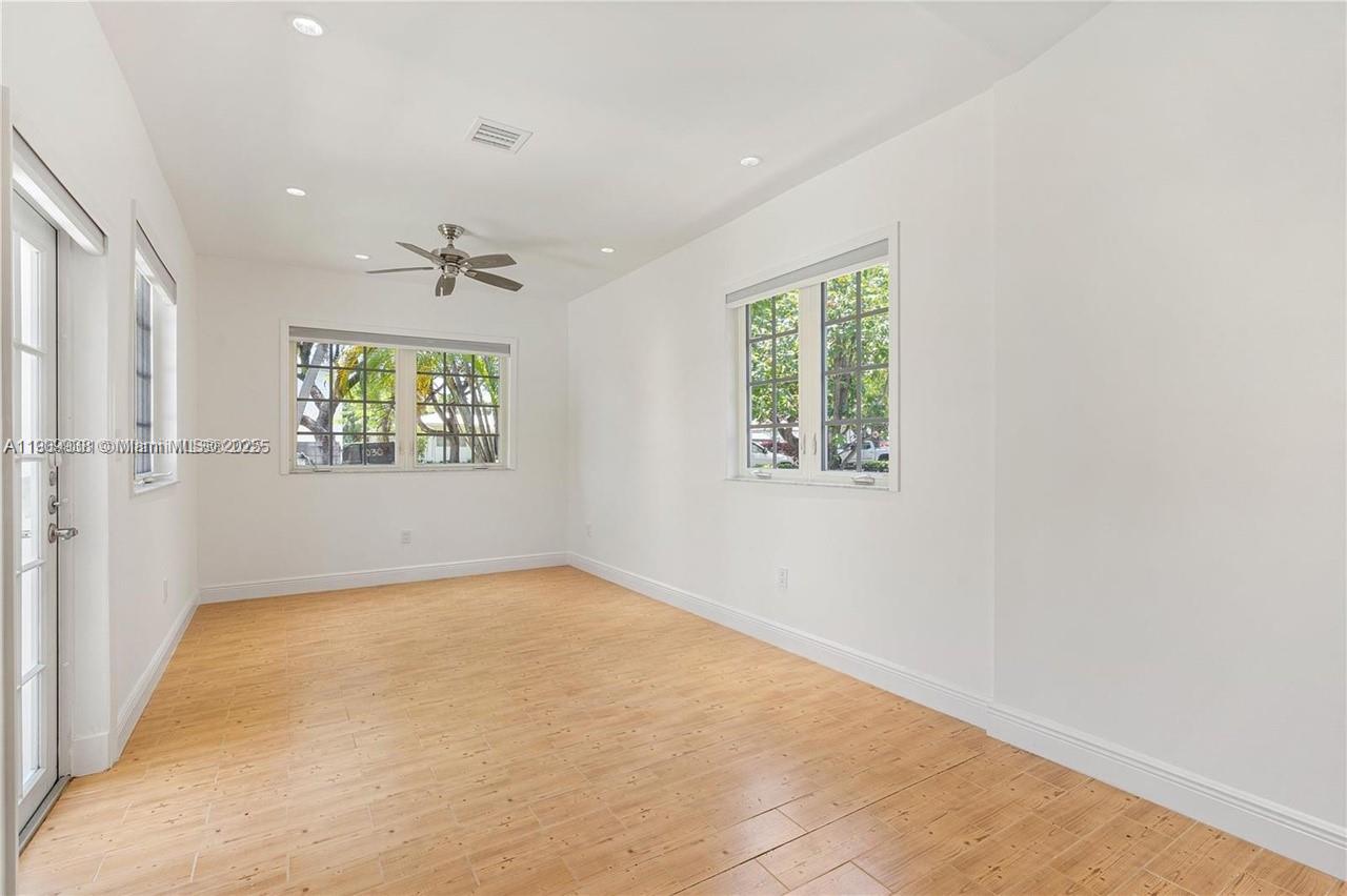 1033 W 47th St Miami Beach, FL 33140