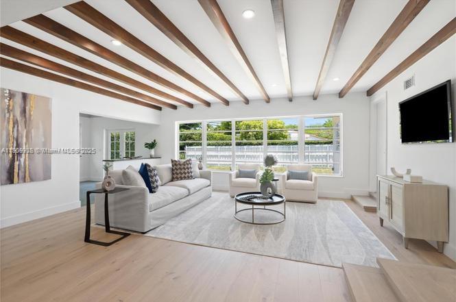 1033 W 47th St Miami Beach, FL 33140