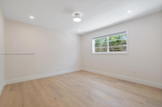 1033 W 47th St Miami Beach, FL 33140