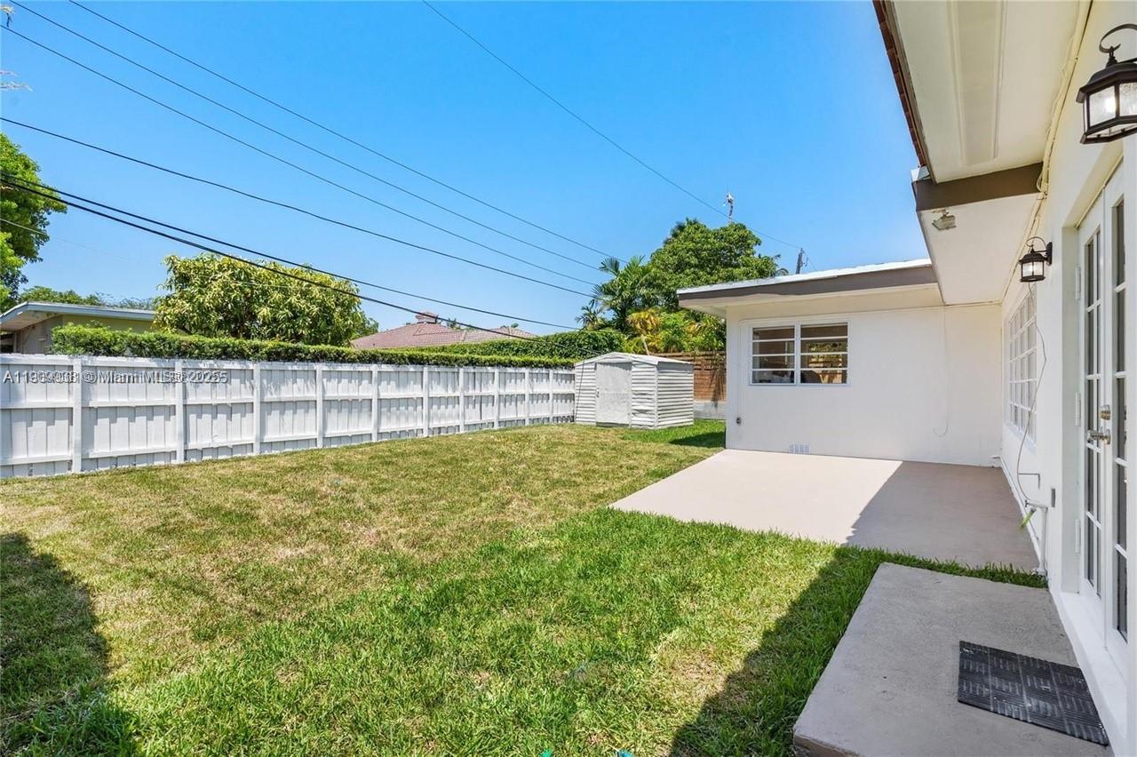 1033 W 47th St Miami Beach, FL 33140