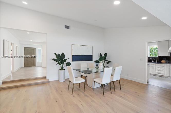 1033 W 47th St Miami Beach, FL 33140