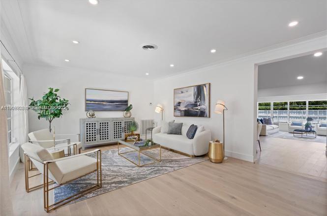 1033 W 47th St Miami Beach, FL 33140