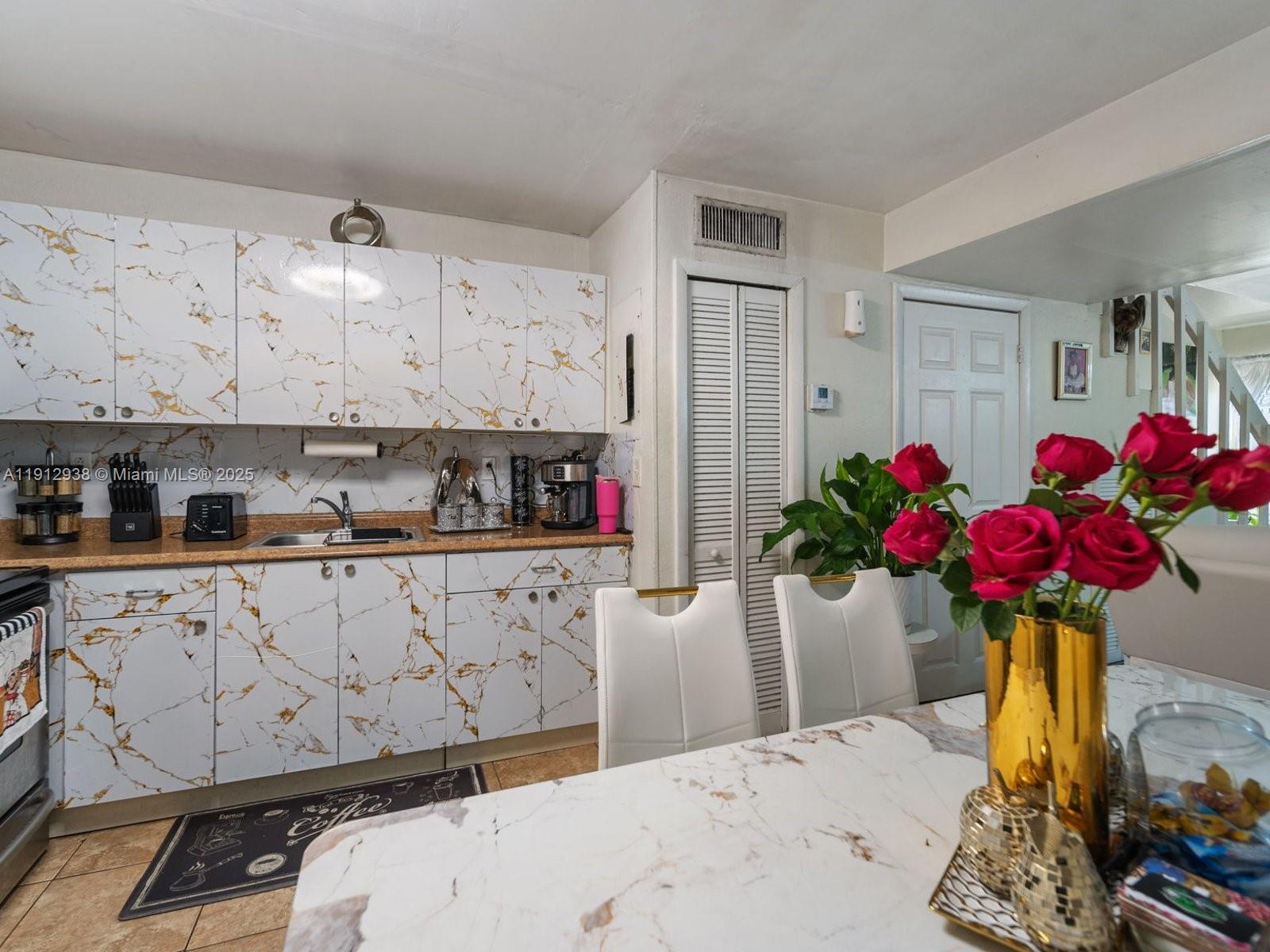 4470 NW 9th St #3 Miami, FL 33126