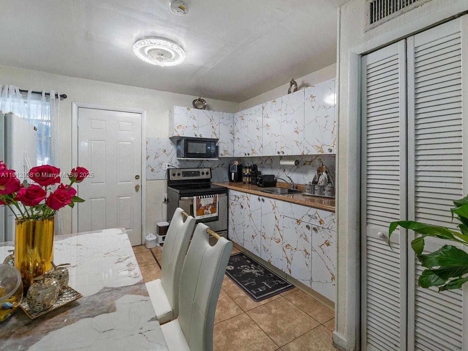 4470 NW 9th St #3 Miami, FL 33126