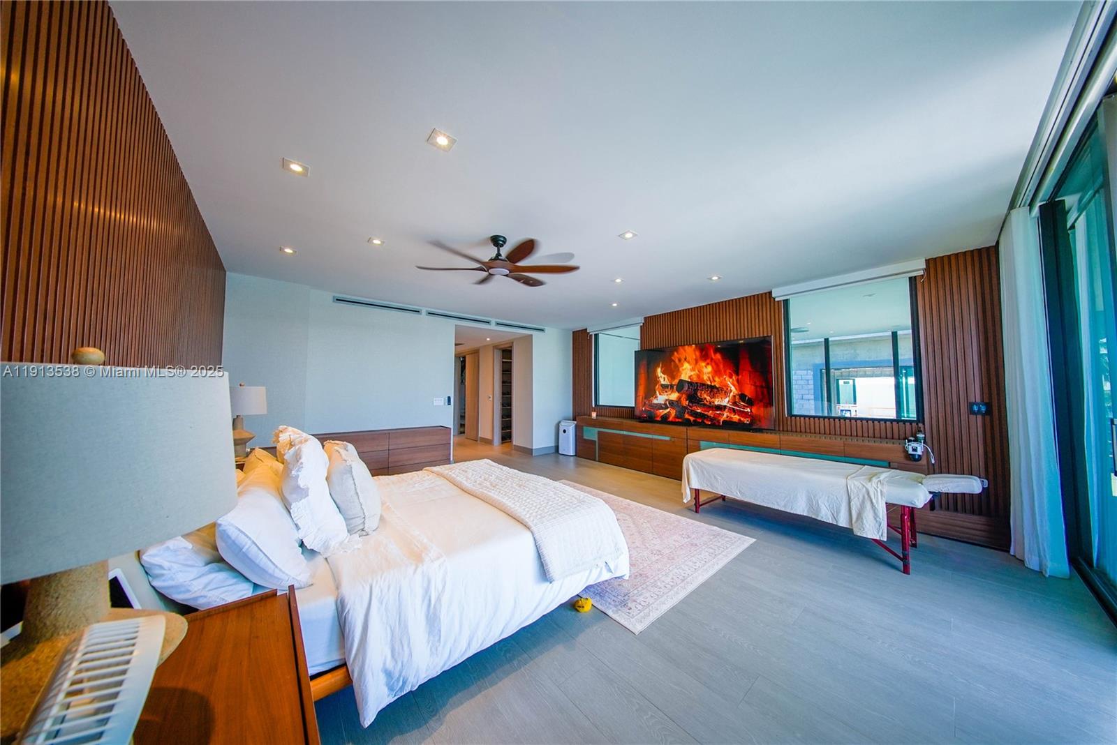 7520 W Treasure Dr North Bay Village, FL 33141