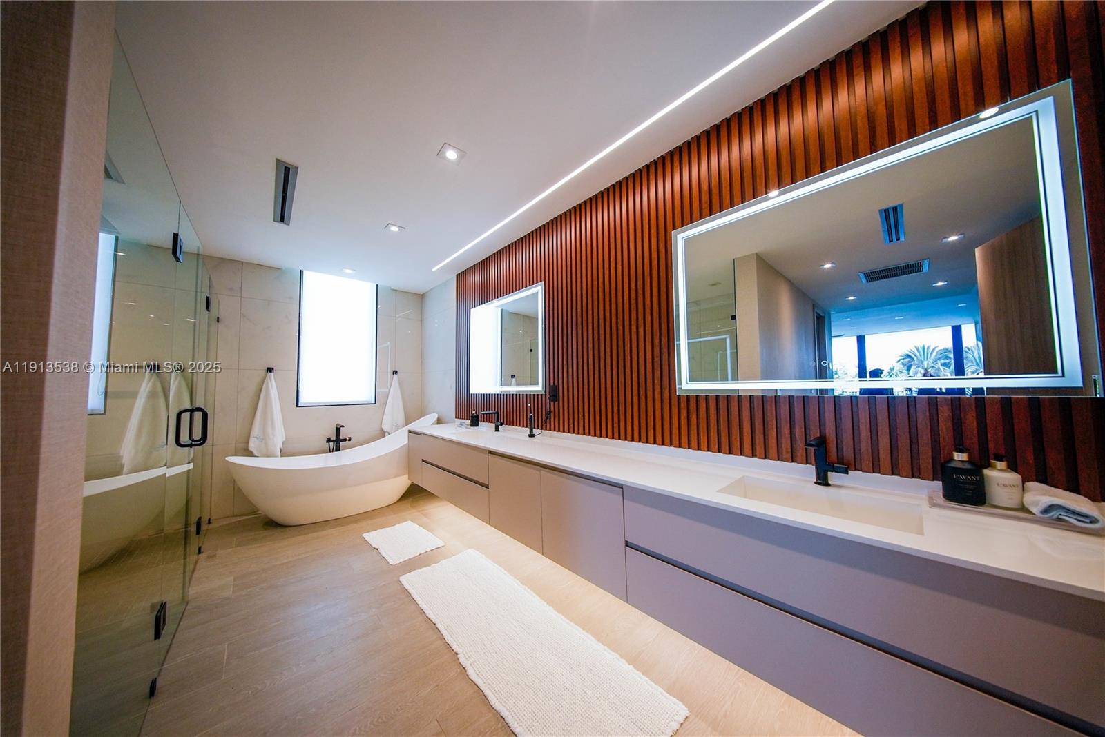 7520 W Treasure Dr North Bay Village, FL 33141